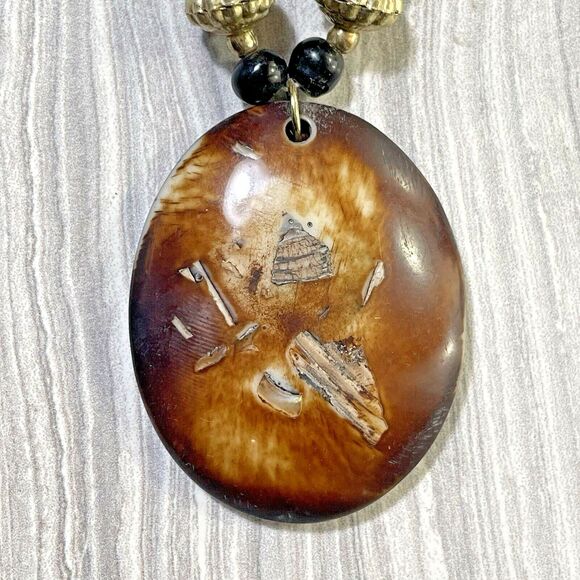 Resin Shell Inlay Oval Pendant and Beaded Necklace Brown Tan Gold Tone Chunky - Picture 14 of 16